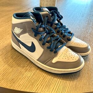 Nike Men's grey and blue Nike Jordan 1 mid Sneakers